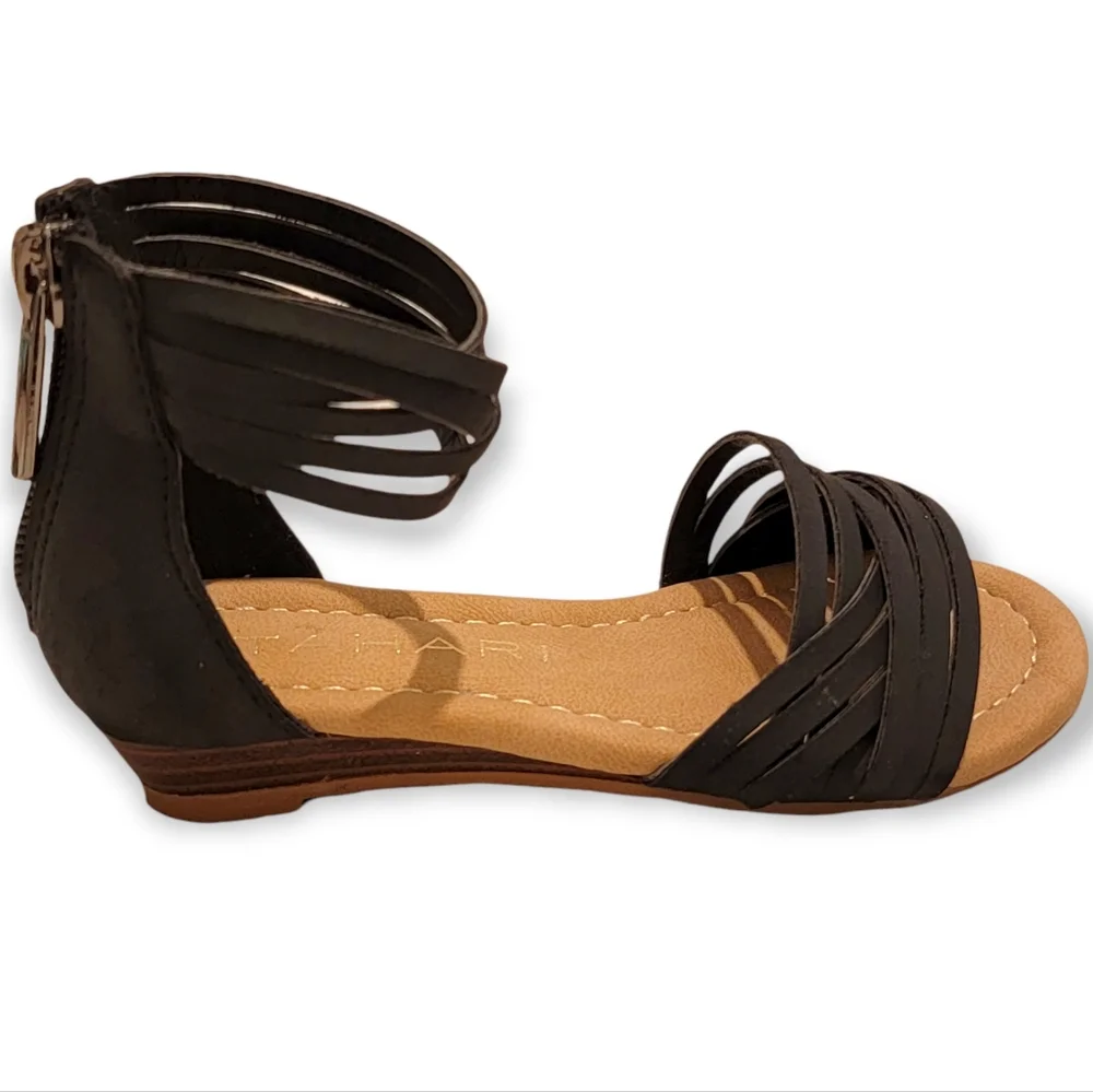 TAHARI little girls Anklestrap Open Toe flat sandals Size 7 girls